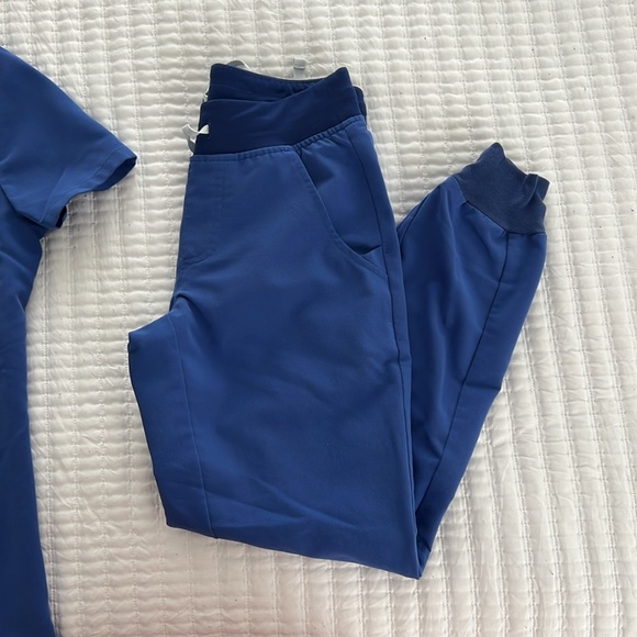 Figs Scrub Set - Picture 2 of 2